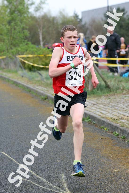 Boys and girls under-15s, Elswick Good Friday Road Races. Photo: David T. Hewitson/Sports for All Pics